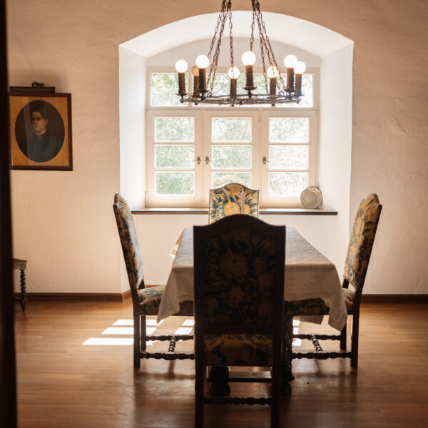 Schloss Maierhofen, Suite Herzog Ludwig, Blick ins Esszimmer
