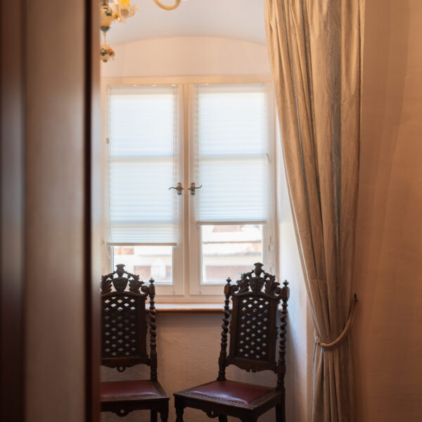 Schloss Maierhofen, Suite Herzog Ludwig, Blick ins Ankleidezimmer