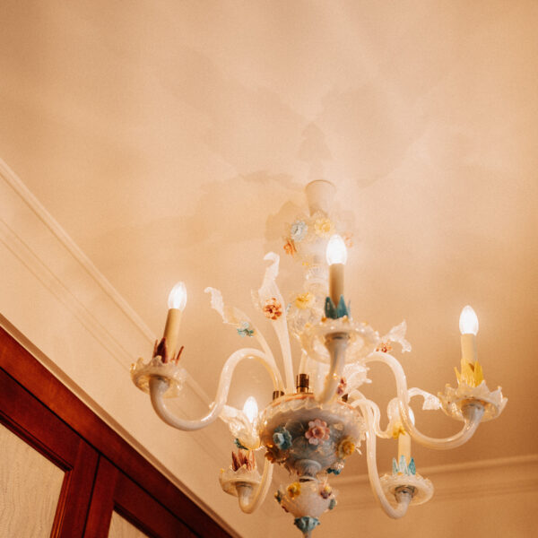 Schloss Maierhofen, Suite Herzog Ludwig, Detail Murano-Deckenleuchter