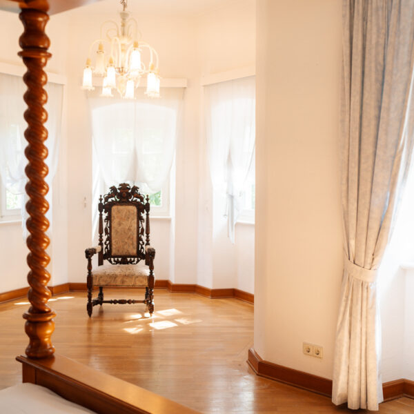 Schloss Maierhofen, Suite Herzog Ludwig, Blick in den Erker