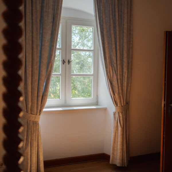 Schloss Maierhofen, Suite Herzog Ludwig, Detail Fenster