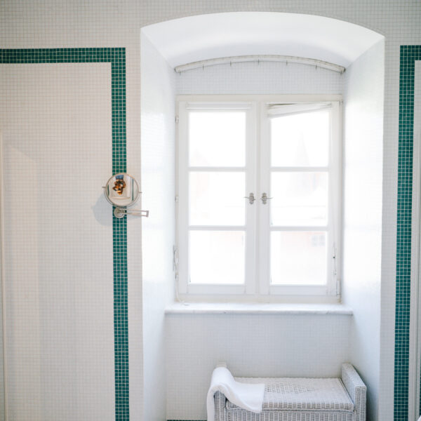 Schloss Maierhofen, Suite Herzog Ludwig, Blick ins Bad