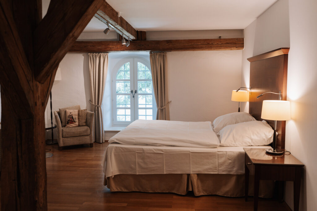 Schloss Maierhofen, Apartment Henrico Zucalli, Blick ins Zimmer