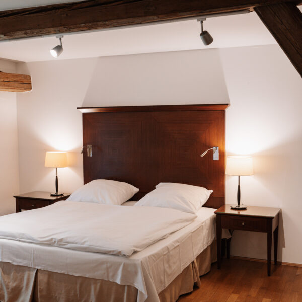 Schloss Maierhofen, Apartment Henrico Zucalli, Doppelbett