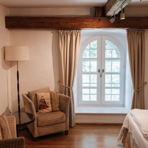 Schloss Maierhofen, Apartment Henrico Zucalli, Sitzecke im großen Zimmer