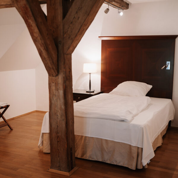 Schloss Maierhofen, Apartment Henrico Zucalli, Einzelbett in separatem Zimmer